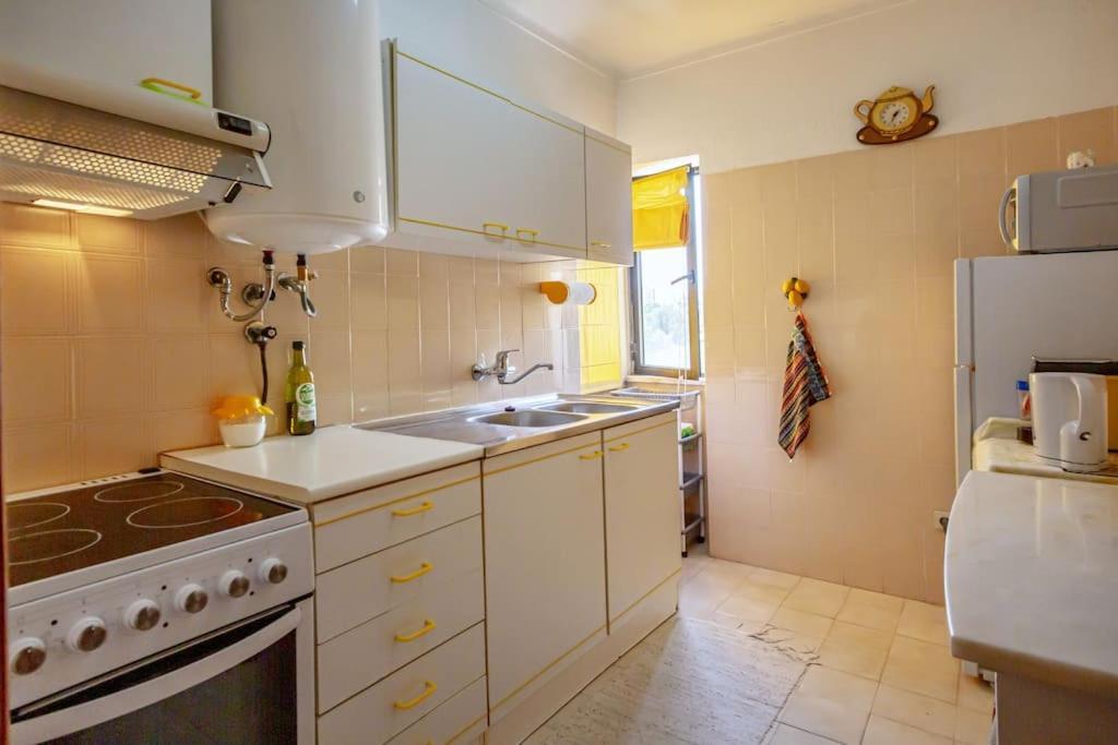 Cozy Apartment Near The Beach Portimao Exterior photo